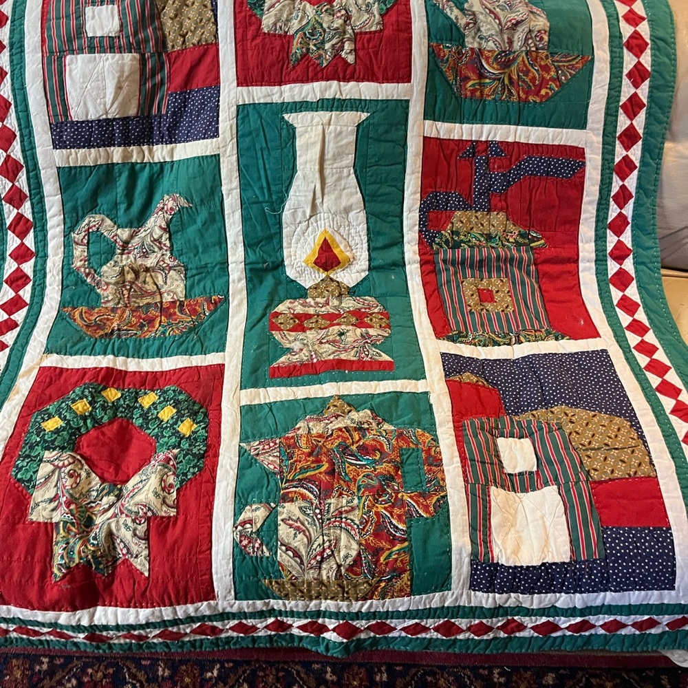 Christmas thin quilt , matchingg table runner- and a 3D, adorable tree skirt